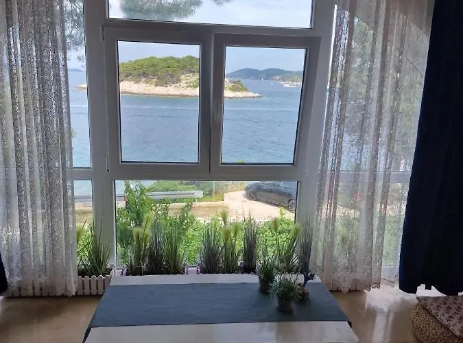 Shabby Chic Hvar Apartamento